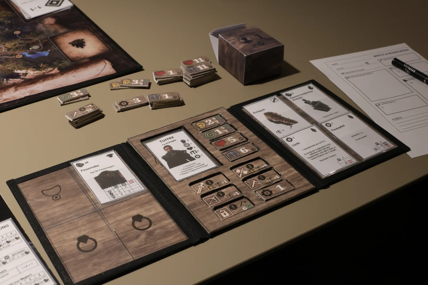 Czarne kostki od Xardasa zmiażdżyły konkurencję! Nowe wieści o planszówce Gothic: A Shadow's Quest 9 GothicUp AShadowQuest PlanszetkaNowa